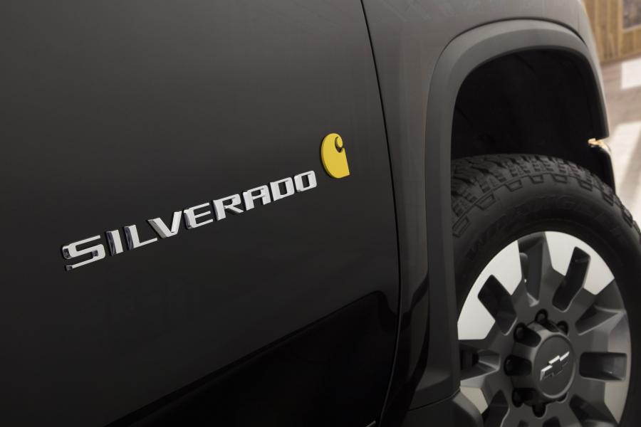 Логотип Chevrolet Silverado 2500 HD Carhartt Special Edition 2020 года  (фото 8 из 10)